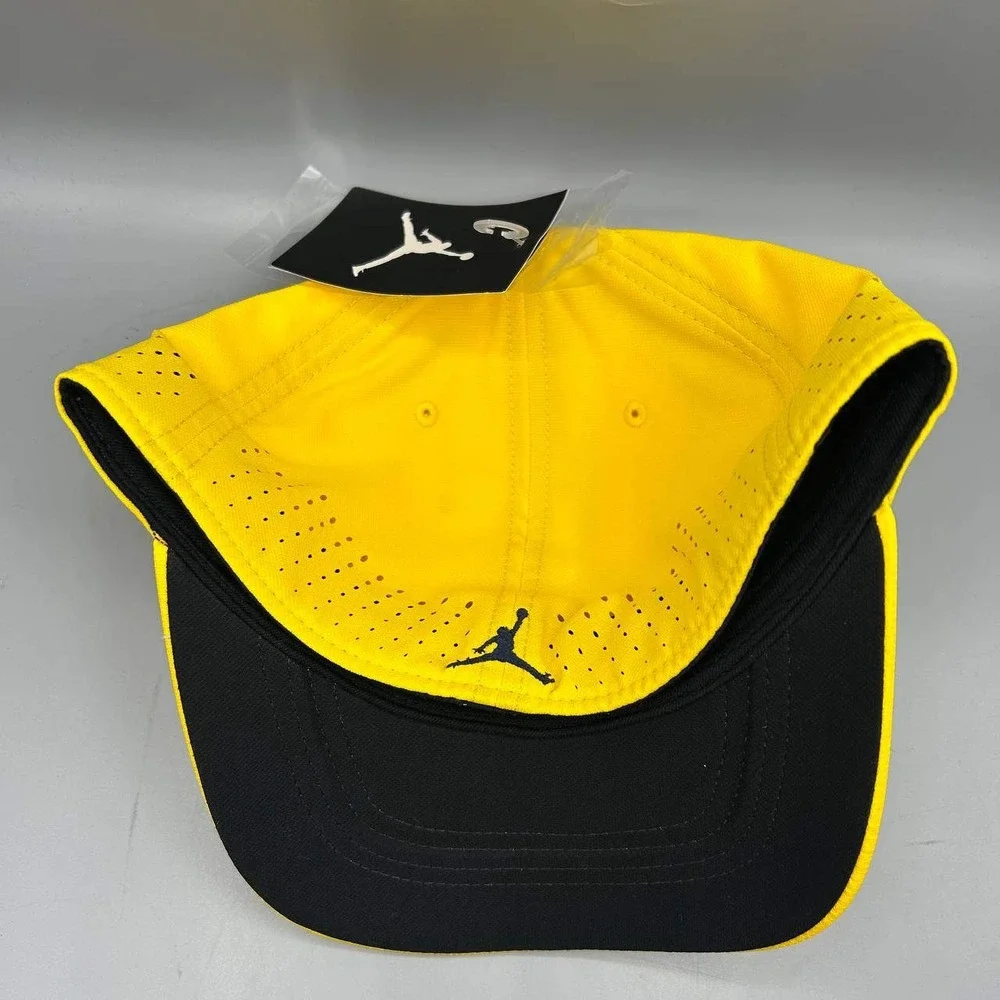 Air Jordan x Michigan Wolverines Dri-Fit Hat Men‎ M-L Jumpman Stretch Fitted New